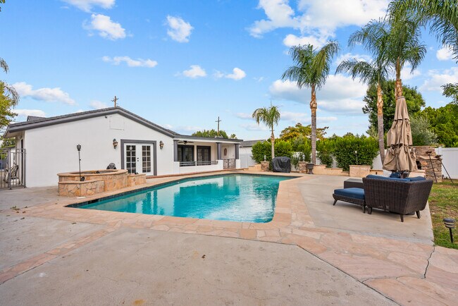 Building Photo - 23036 Burbank Blvd