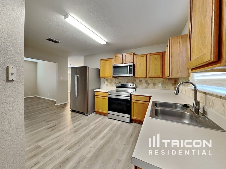 Building Photo - 9603 Kennebec Way