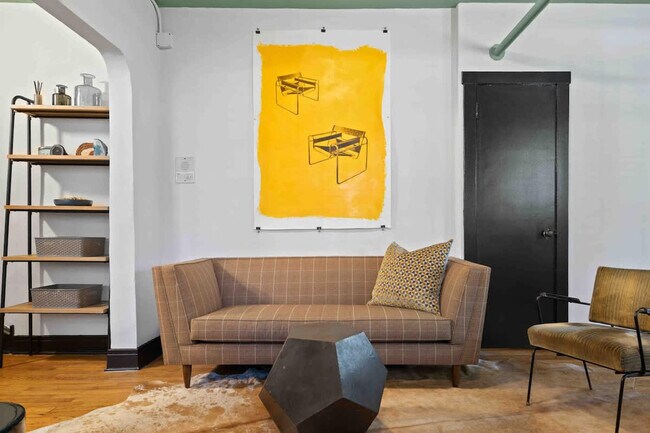 Building Photo - 1421 W Addison St