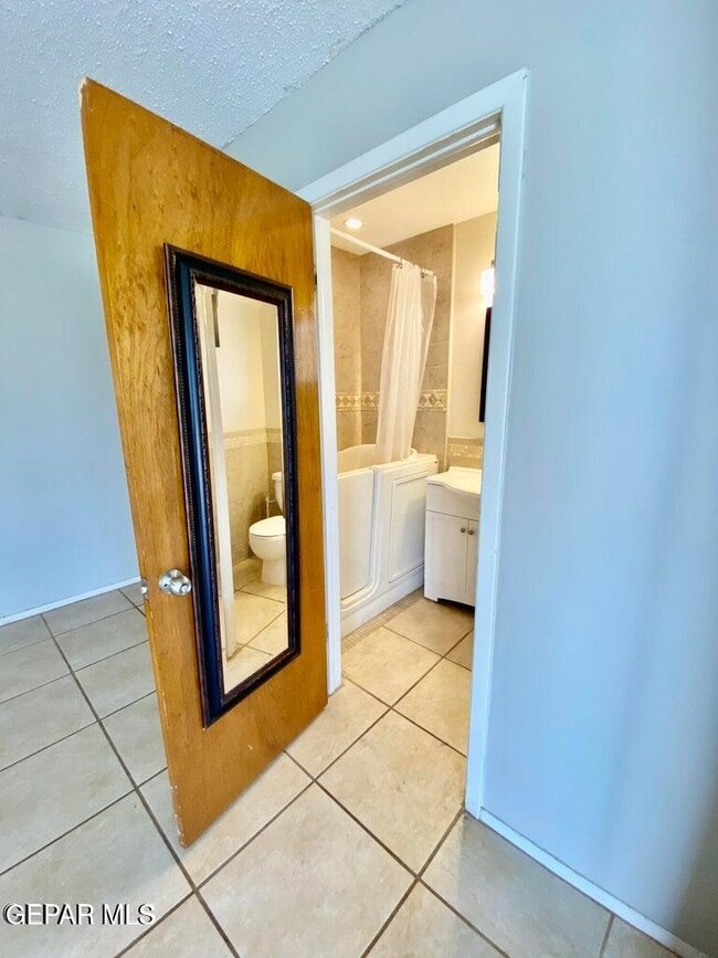 Building Photo - 3213 El Morro Rd