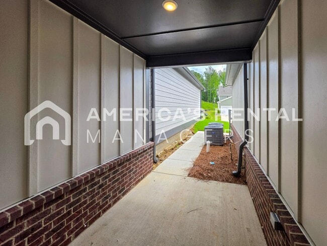 Building Photo - 1019 Grand River Blvd W