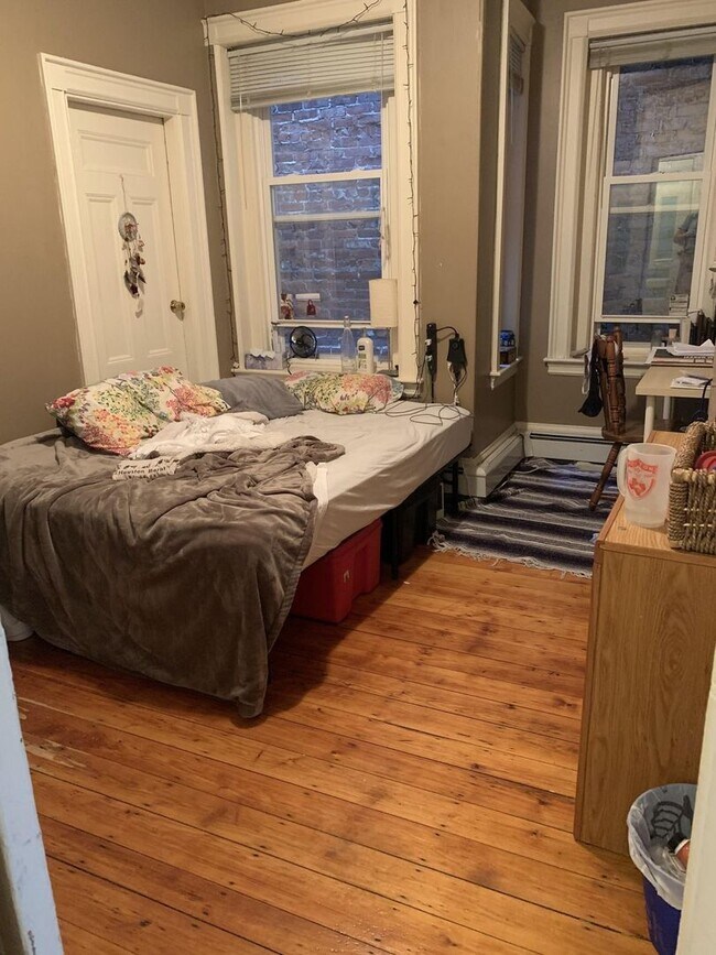 Building Photo - 4bed 1.5bath in Somerville is available in 9/1