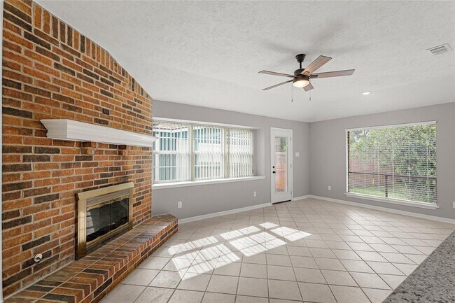 Building Photo - 8402 Pine Shores Dr
