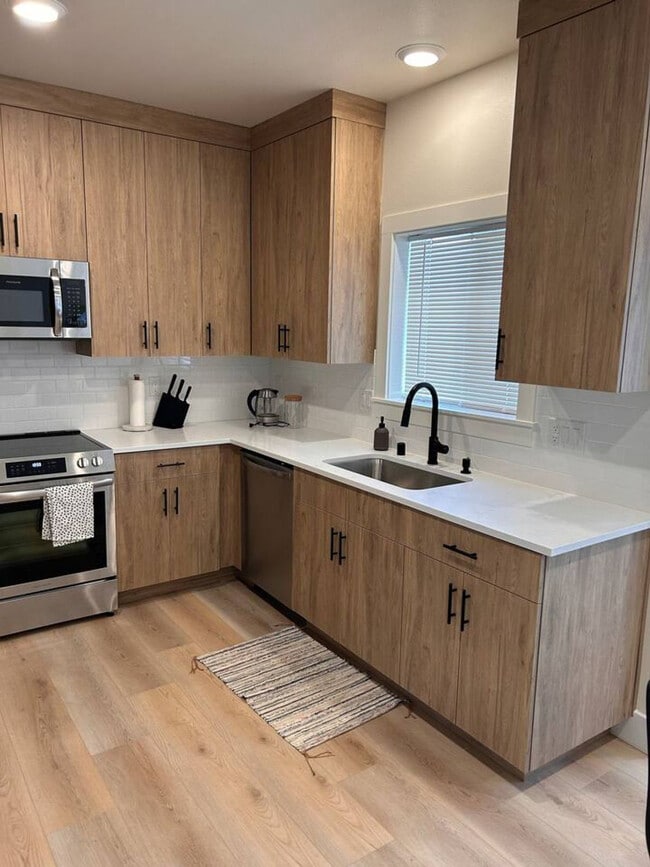 Building Photo - 3505 NE Creston Ave