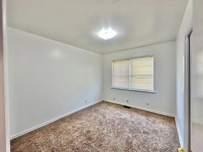 Building Photo - 3 BED 2 BATH-Longview Acres 2nd