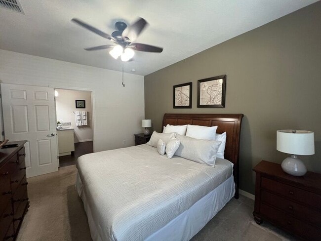 Building Photo - 8932 Shine Dr