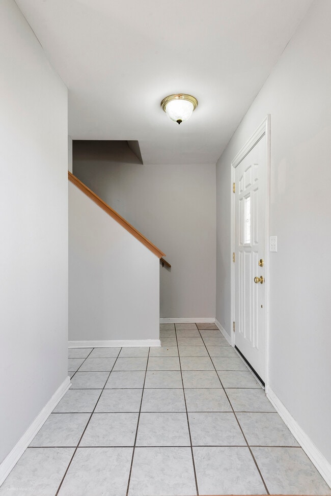 Building Photo - 1093 Symphony Dr