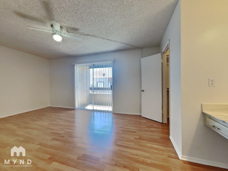 Building Photo - 4305 W Solano Dr N