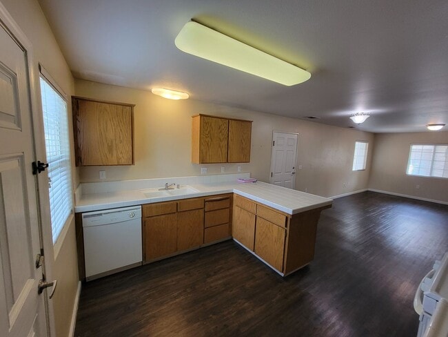 Building Photo - 2313 W Lark Ave