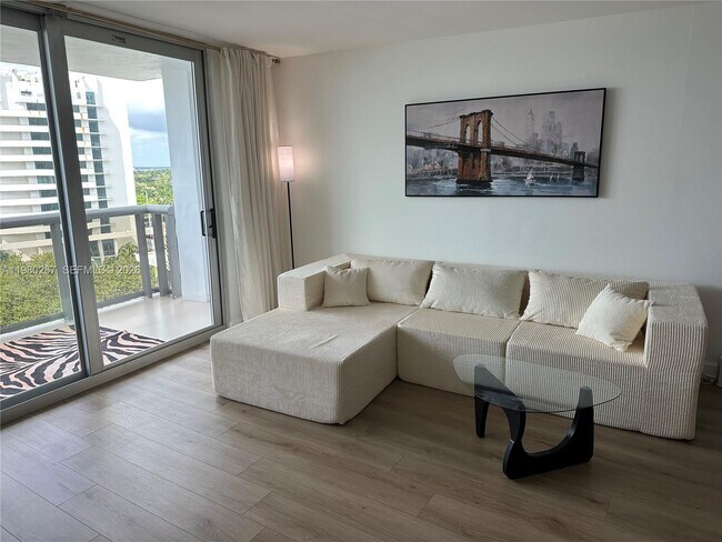 Building Photo - 6039 Collins Ave