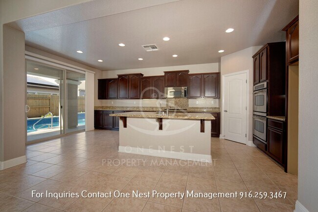 Building Photo - Fantastic - one of a kind 5 bdrm 4 bth home with pool