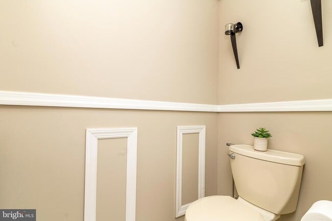 Building Photo - 251 Fir Tree Ct