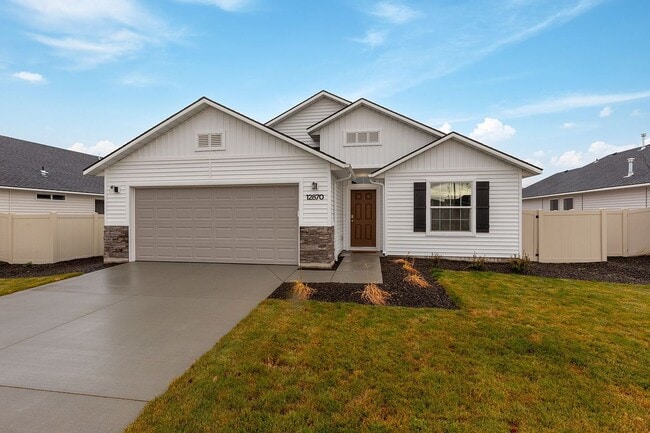 Building Photo - The 3 bedroom, 2 bedroom home also has a f...