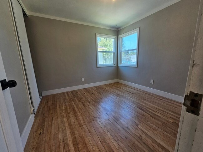 Building Photo - 1115 N Louise Dr