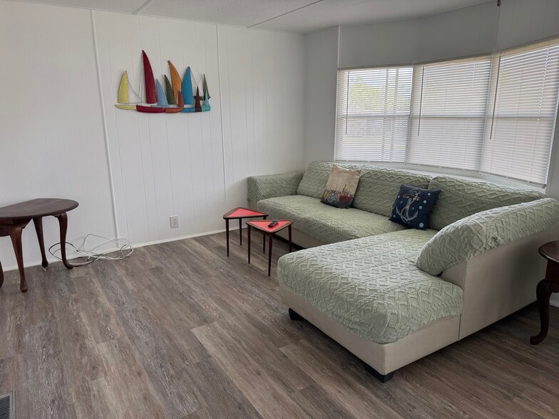 Building Photo - 12136 Fairway Ave