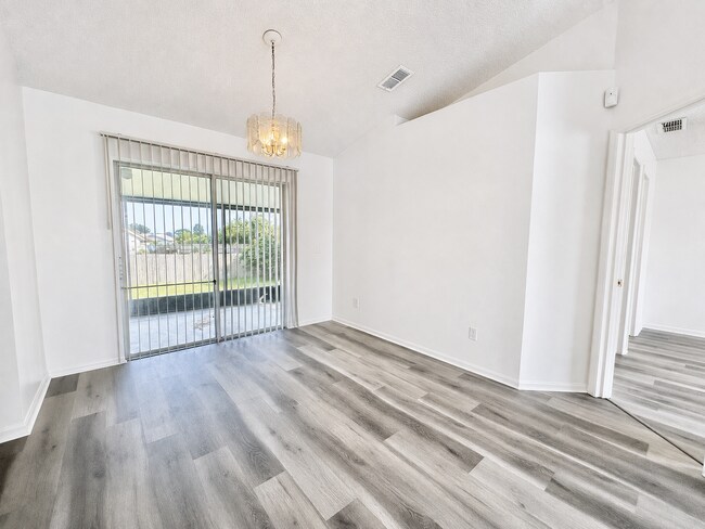 Building Photo - Affordable comfort with space where it counts - 3Bedrooms / 2Baths home in Deltona!