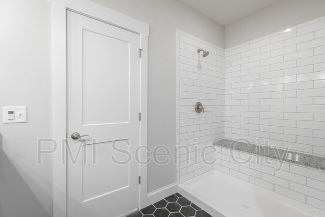 Building Photo - 1904 Cypress Ln