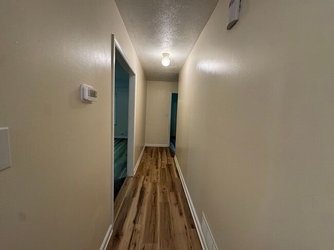 Building Photo - Well Maintained 3 Bedroom 2 Bath on a Private 1 Acre Lot