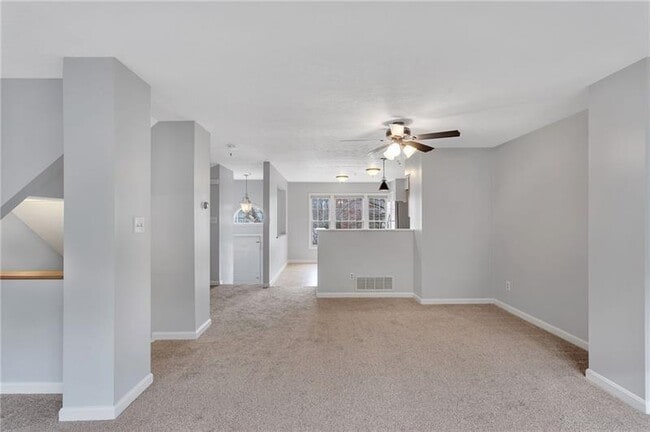 Building Photo - 1211 Meadowbrook Dr