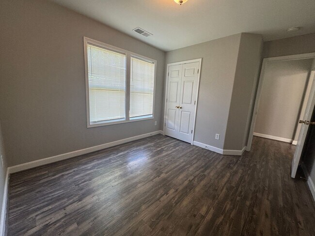 Building Photo - 124 Crestwood Dr