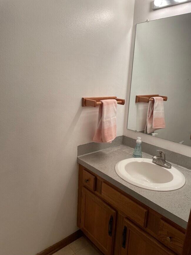 1/2 Bath - 1505 Little Bluestem Ct