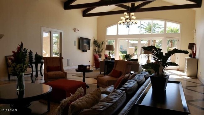 Building Photo - 1367 S Country Club Dr