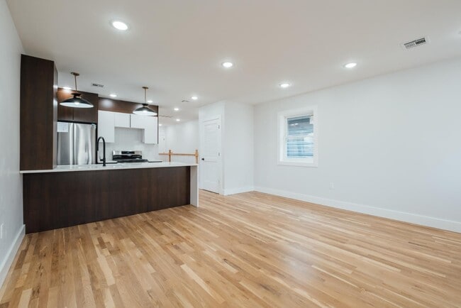 Building Photo - 90 Hollywood Ave