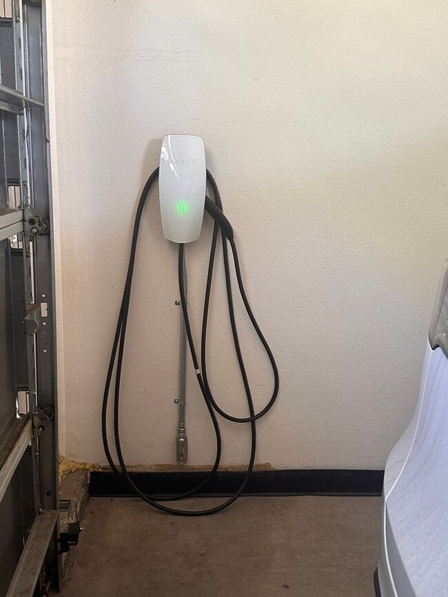 Building Photo - Beautiful Golf Course Home Located on a Cul de Sac