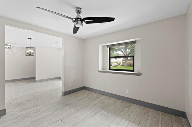 Building Photo - 5522 Braesvalley Dr