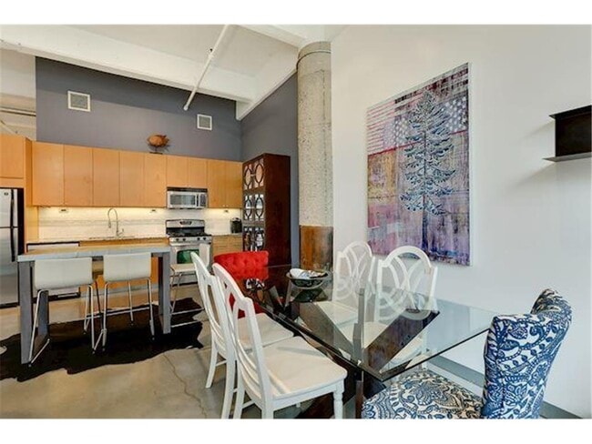 Building Photo - 700 N Washington Ave