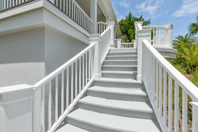 Building Photo - 681 Ocean Palm Way
