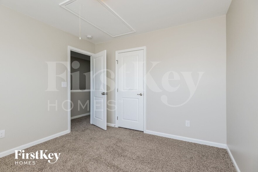 Building Photo - 825 Wingthorn Rose Dr