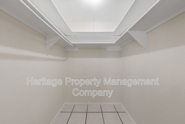 Building Photo - 7422 Stonehouse Dr