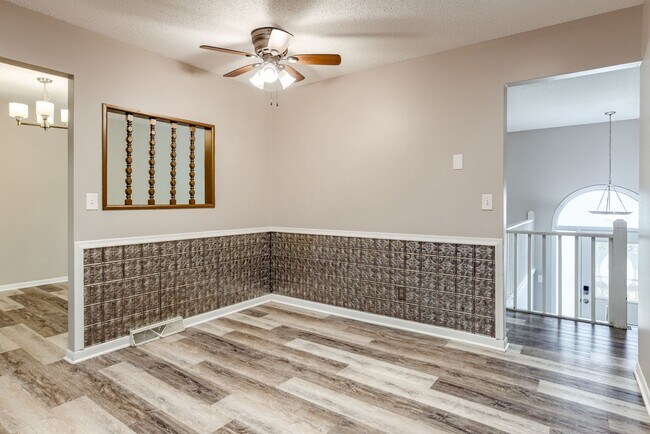 Building Photo - Spacious Split Entry with 2-Car Garage & Finished Basement!!