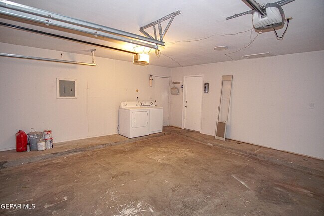 Building Photo - 5125 Round Rock Dr
