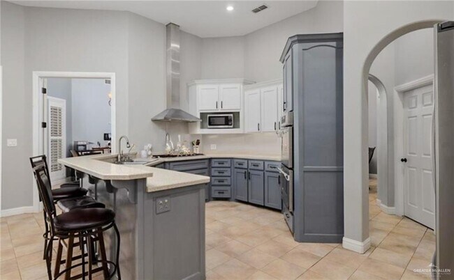 Building Photo - 2513 Kings Dr
