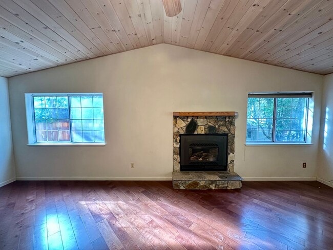 Building Photo - Downtown Nevada City Home Walking Distance...