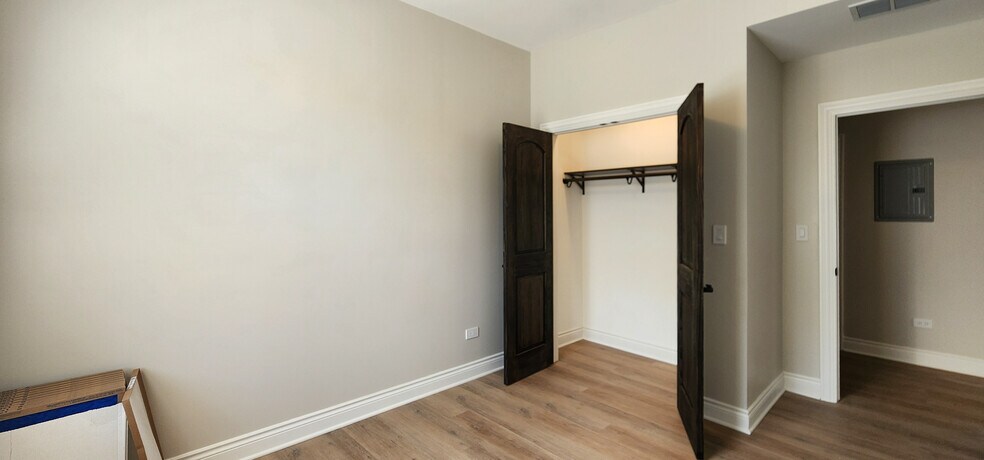 Building Photo - 2552 S Central Park Ave