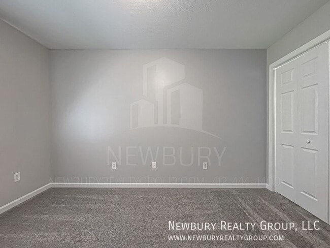 Building Photo - 135 Banksville Pl