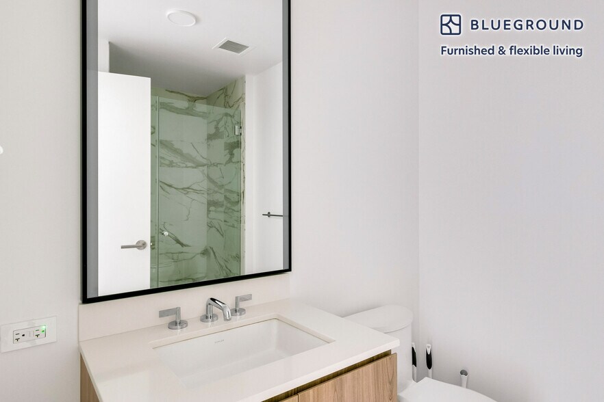 Building Photo - 1000 S Michigan Ave