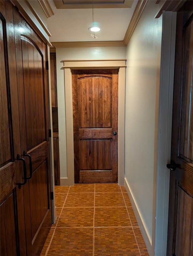 Building Photo - 807 Poppets Way