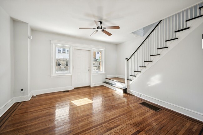 Building Photo - 5557 Matthews St