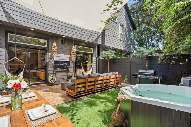 Building Photo - 3802 Buck St