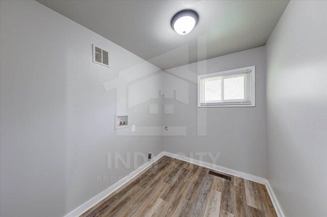 Building Photo - 4660 E 39th St