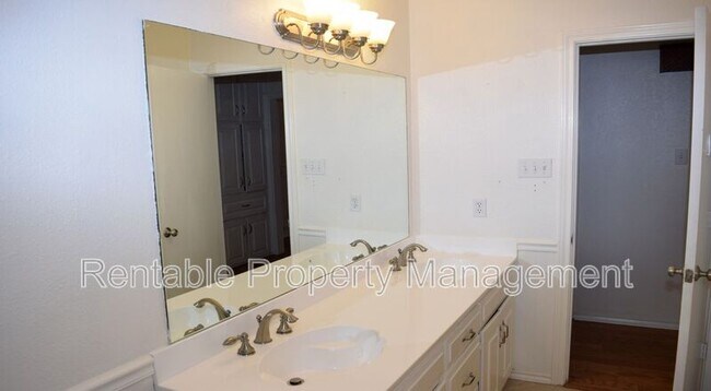 Building Photo - 3600 Ruidoso Dr