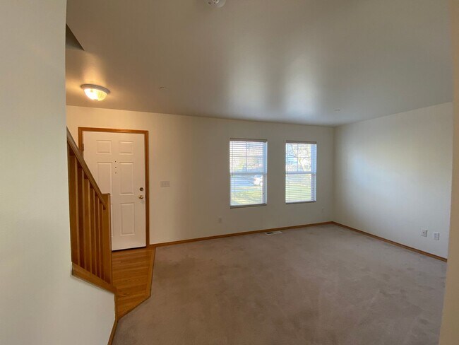 Building Photo - Large Dupont Home ~ Northwest Landing Comm...