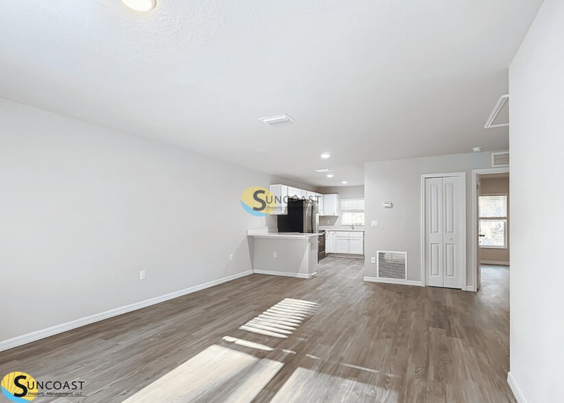 Building Photo - 9011 N Travis Dr