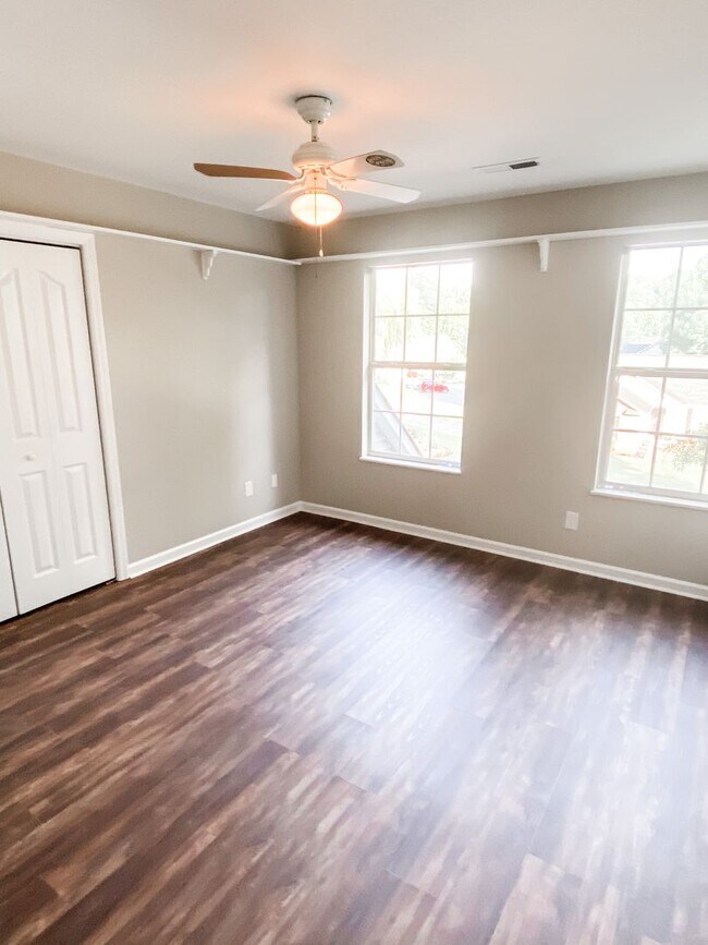 Building Photo - Beautifully updated 4 Bedroom/2.5 Bath Executive Rental in Farragut!
