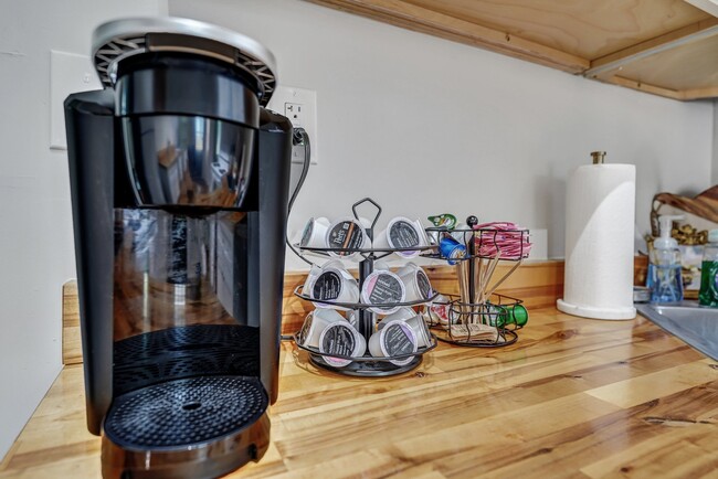 Building Photo - 305 W Waldburg Ln