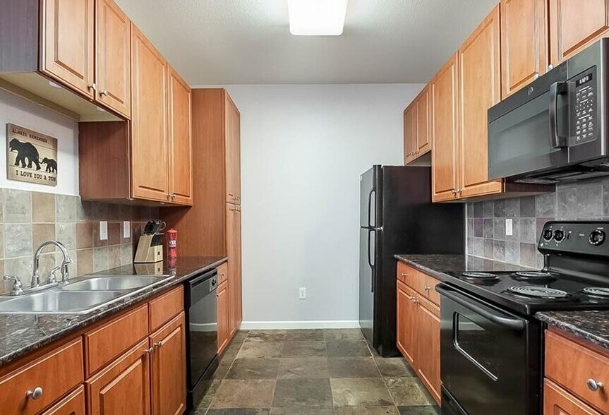 Building Photo - 600 13th St E